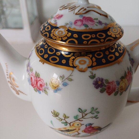 Gorgeous 1985 Franklin Mint TOURNAY Fine Porcelain Birds and Flower Mini Teapot - Picture 13 of 13